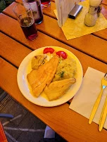 Fischteller Mit Salat Halb Und Halb