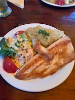 Saibling Mit Kartoffelsalat Und Grünem Salat